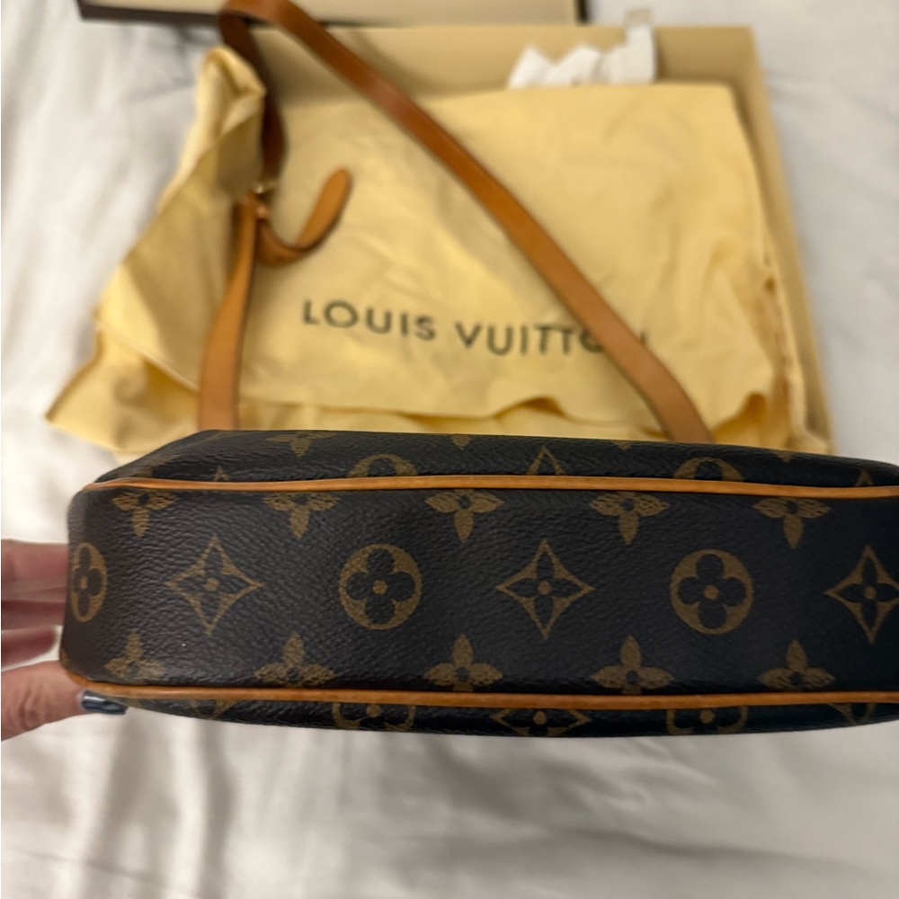 Louis Vuitton Authentic Odeon PM Brown Monogram Shoulder Bag - Picture 5 of 8